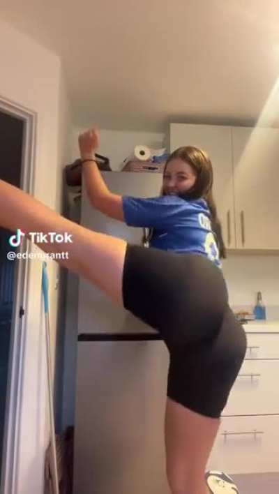 Her ass is unreal 🥵 