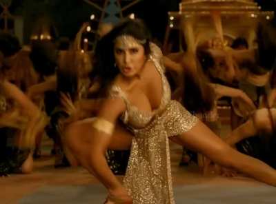 Katrina Kaif b**bs bounce