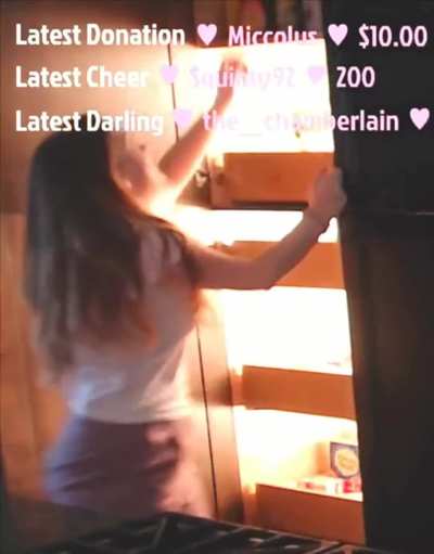 Darling, a THICC moment on livestream (re-up)