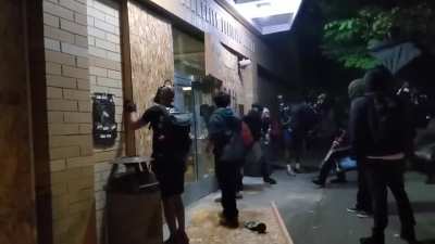 Prior to smashing the windows, the crowd chants "Didn't see shit" to remind people to remain silent about the crimes occurring