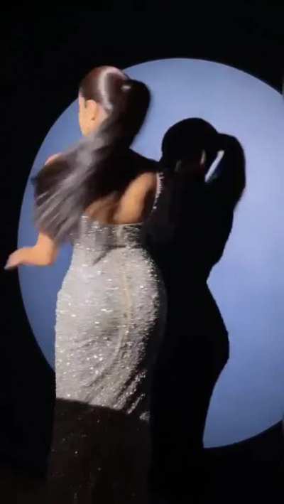 What a piping hot body Janhvi has &amp;amp; that slick ponytail... ufff