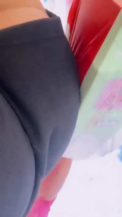 Stinky booty 🍑💨