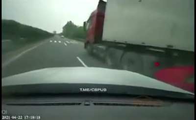 WCGW trying to fit a car in a tight space