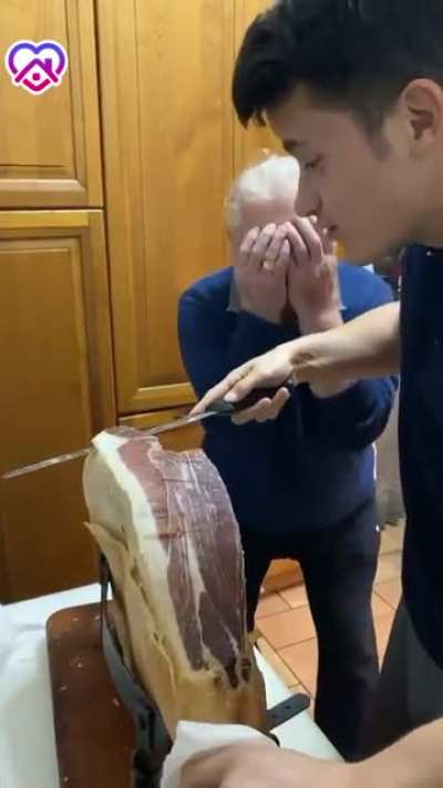 WCGW slicing ham badly in front of your Italian father
