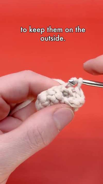Here&rsquo;s how I crochet tiny skulls!