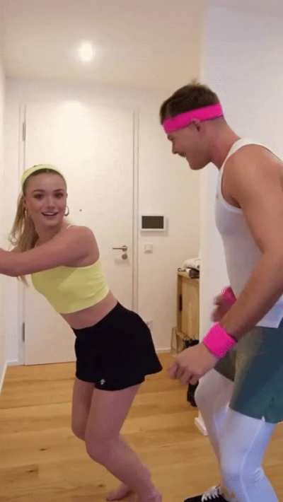 Der Traum aller männlichen Julia Beautx-Fans - 🍑 Booty Slap