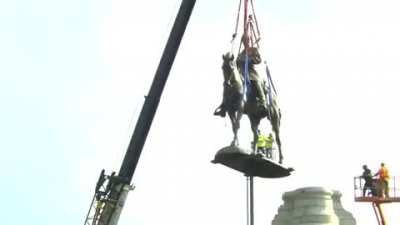 Robert E. Lee statue is removed from Monument Avenue in Richmond as the crowd frenetically cheers the moment