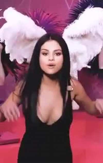 Lustful Cleavage