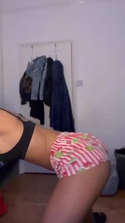 4ft11 and horny as fuck, am I your type ?