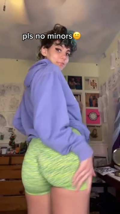 Mychemicalimbalance Showing Off Her Dumptruck
