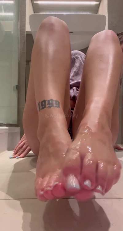 Massage my feet 