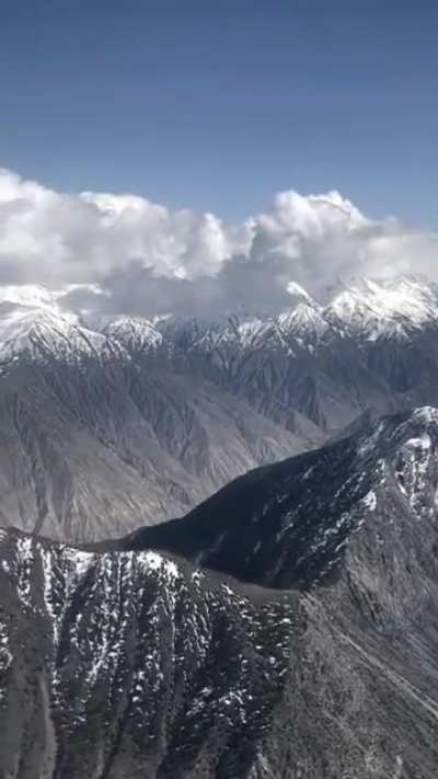 Flight from Islamabad to Gilgit. Crossing might Karakoram, Himalayas and Hindu Kush. Credit @thenorthdrive
