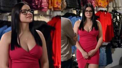 Ariel Winter as the overtly downplayed "Nerdy Daughter". (Modern Family)