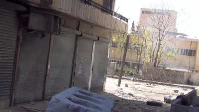 Al-Farouq Battalion fighters use a homemade slingshot to lob improvised explosives at Syrian Army positions - Homs - October 2012
