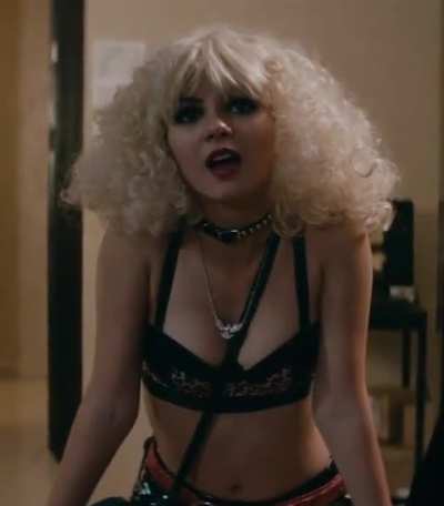 Blonde Beauty [Naomi &amp;amp; Ely's No Kiss List]