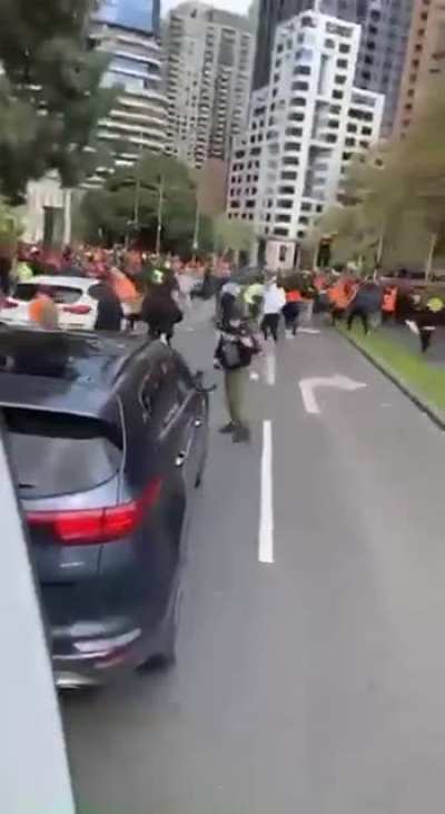 Protestors turn violent in Melbourne CBD 21/09/21