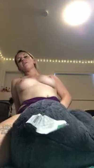 Masturbation with my pillow