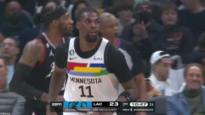 [Highlight] Naz Reid wrecks Reggie Jackson with the crossover and accelerates down the lane for the jam