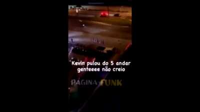 Pouso de Super Her&oacute;i