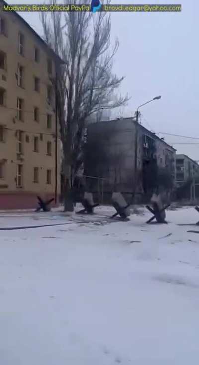 Magyar. Driving through Bahmut, explaining the situation. 13 Feb. Subtitled.