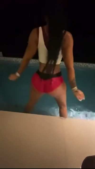 Pool action 💦
