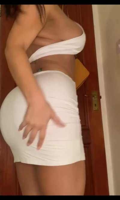 5&rsquo;10 Amazon babe with hella jiggle x