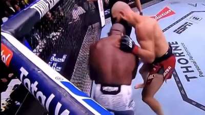 How did Jiř&iacute; generate so much power in the left hook?