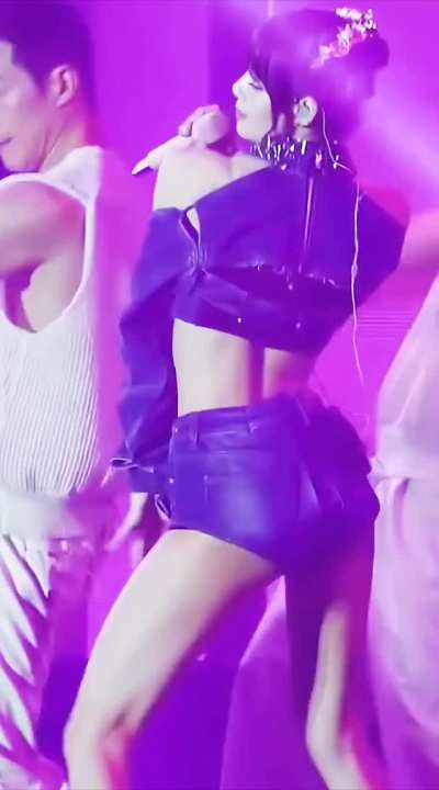 lisa cheeks 💦 (enhanced to 2k)