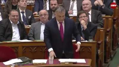 Orb&aacute;n a ZuhanyT&aacute;ska