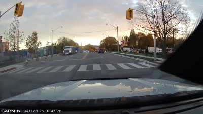 Reminder: If the traffic lights flashing red, it&rsquo;s treated as a stop sign.