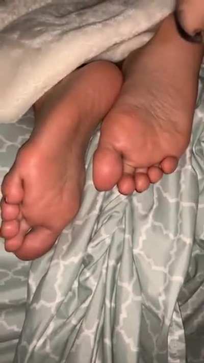 Snuck into friend’s sister’s room last night. Her feet were peaking right out of the covers when I walked in. Unfortunately, she’s a light sleeper and couldn’t do much. She woke up right after 😞