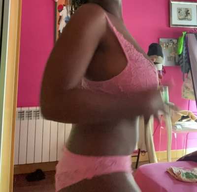 Only say hi if you like 19 year old asses!