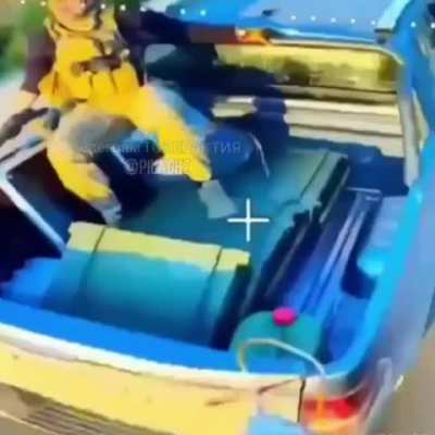 Fiber-optic drone strikes on two Ukrainian pickup trucks with soldiers in the back