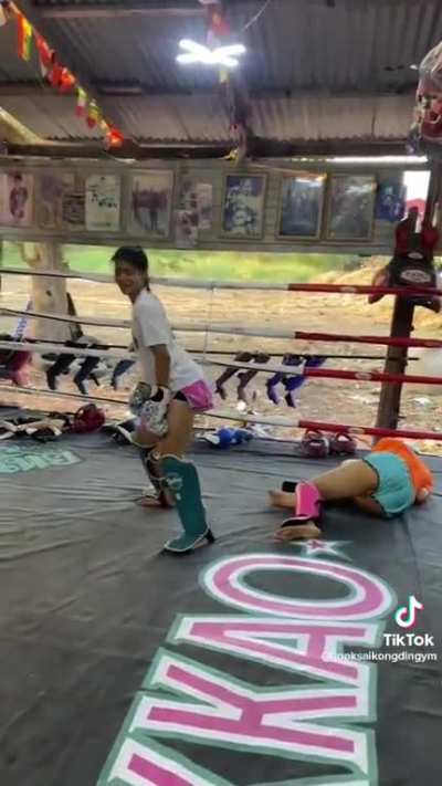 Emoting mid fight