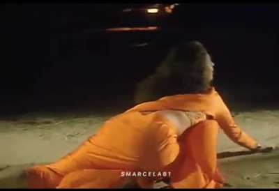 Madhuri Dixit gyrating her hips to Dhak Dhak Karne Laga