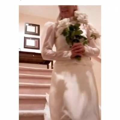 35 years of marriage, 2 children and 4 years cancer-free. This beautiful woman wore her wedding dress once again to surprise her husband on their anniversary. His reaction is simply wonderful. Here&rsquo;s hoping they have many more years together.