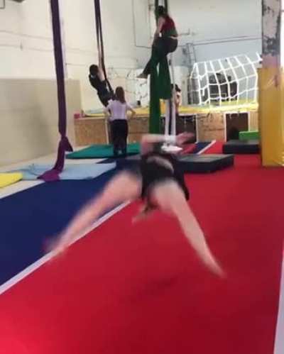 Amazing girl doing flip to split