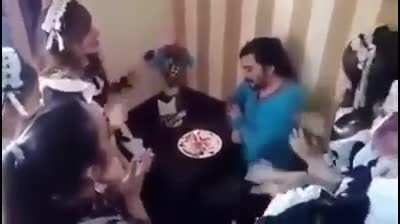 *se viene en el pastel*