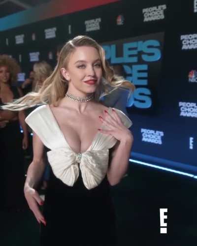 Sydney Sweeney never fails at what she does to us.
