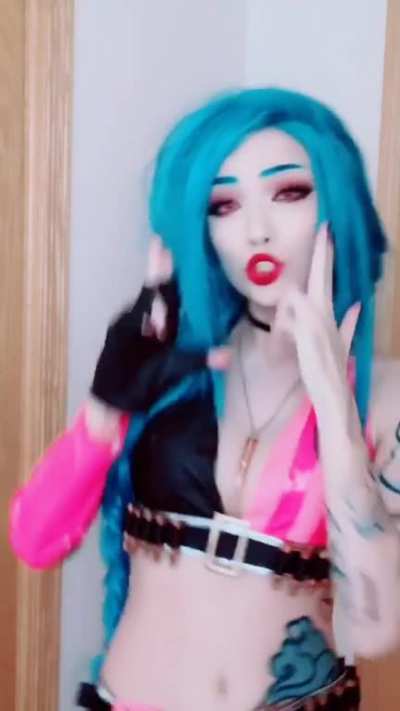 Emi cosplay