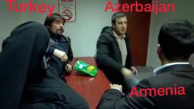 Amirimiz yargı dağıtıyor