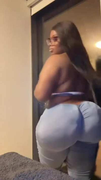I love when they suck the fat out and put it all in their ass