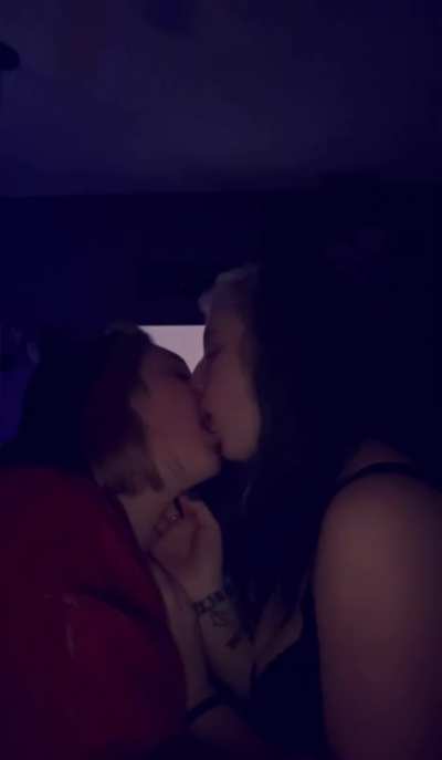 My &ldquo;straight&rdquo; roommate always wants to kiss when she&rsquo;s drunk