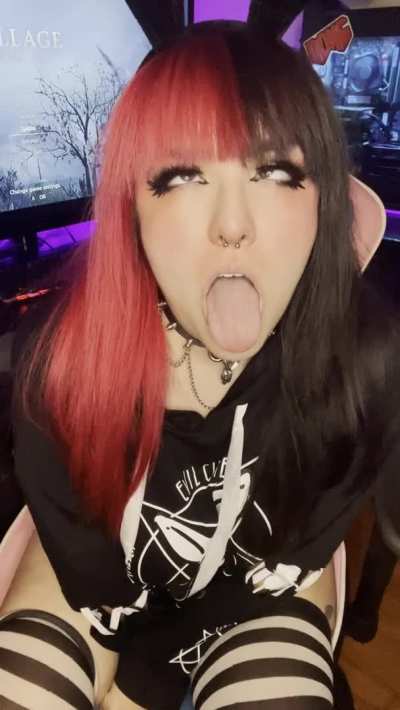 Why aren&rsquo;t you breeding my mouth right now senpai?