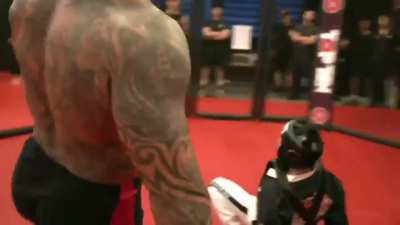 "Self taught" karateka vs HUGE guy! 😵
