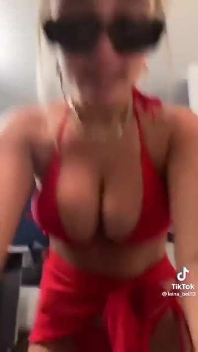 Blondie on red
