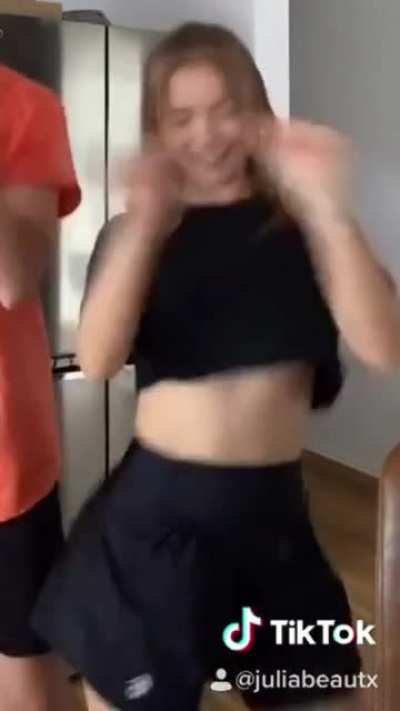 Gel&ouml;schtes TikTok mit ihrem Freund vom 12.11.2020 (bearbeitet, das Original wird auch gepostet wenn gew&uuml;nscht)