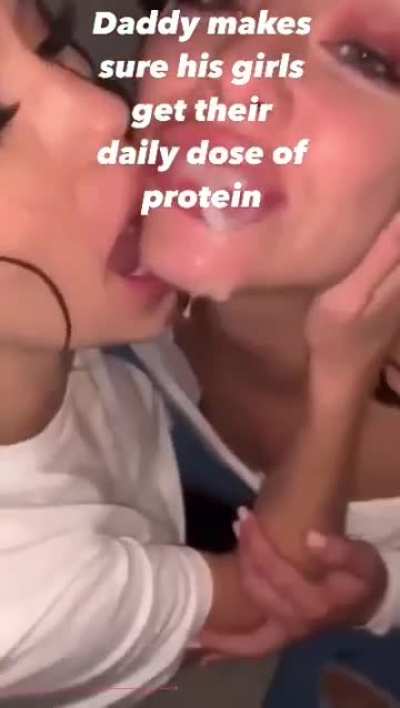 No meal is complete without daddy&rsquo;s protein! They&rsquo;re so good at sharing! 