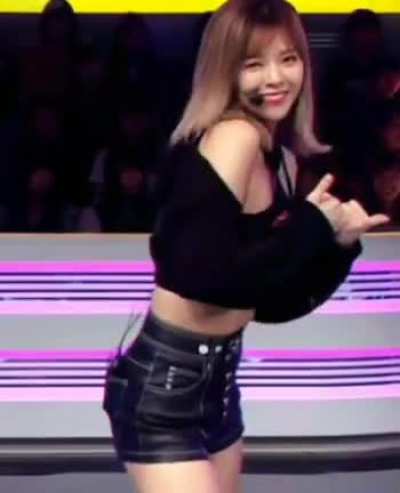 Dose anyone know the fancam or show for this performance? I need to watch this she looks so good...