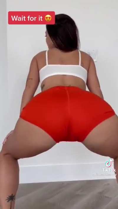 Her IG is vickybanxxtv 🥜